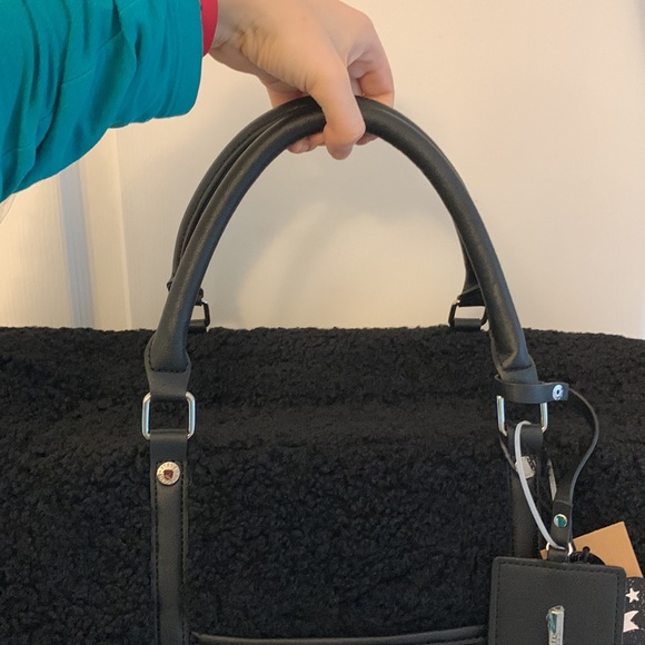 Steve Madden Black Sherpa Duffle Travel Bag - Picture 11 of 17